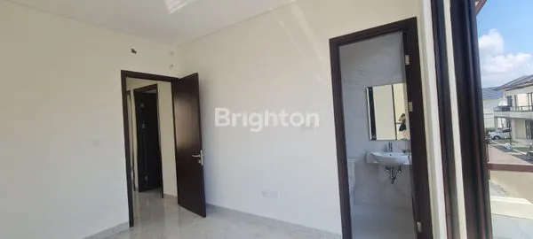 image DISEWAKAN RUMAH CLUSTER REGALIA LAVON 1 (2)