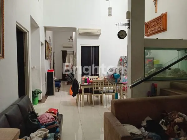 image RUMAH MEWAH 2 LANTAI PERBATASAN SURABAYA-SIDOARJO, 5KT 4KM (4)
