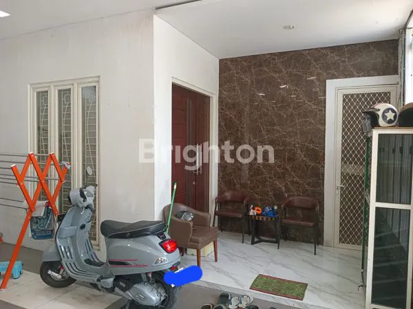 image RUMAH MEWAH 2 LANTAI PERBATASAN SURABAYA-SIDOARJO, 5KT 4KM (2)