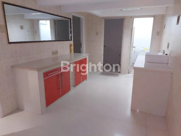 image RUMAH HOOK MEWAH STRATEGIS DI TANJUNG DUREN VIEW LAPANGAN OLAHRAGA (4)