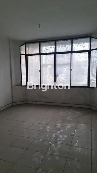 image RUMAH STRATEGIS 3 LANTAI – JLN. SUTRISNO (2)