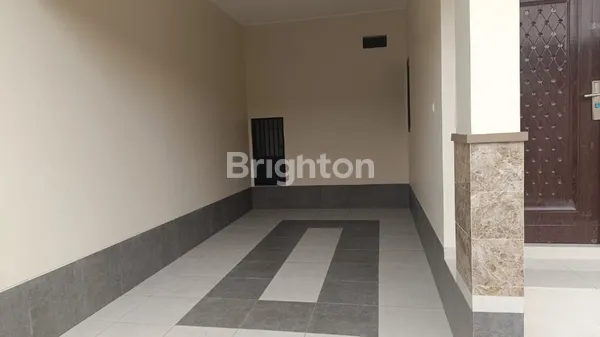 image RUMAH BARU HOOK 2 ½ LANTAI DI JL. ANGSANA , DURI KEPA – MODERN & STRATEGIS, CARPORT 2 MOBIL (2)