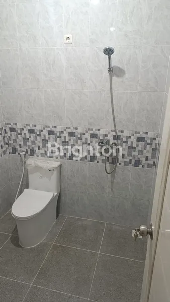 image RUMAH BARU HOOK 2 ½ LANTAI DI JL. ANGSANA , DURI KEPA – MODERN & STRATEGIS, CARPORT 2 MOBIL (5)