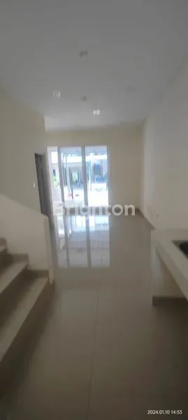 image RUMAH PALM BLOSSOM 2 LANTAI SIAP HUNI TAMAN SURYA CENGKARENG JAKARTA BARAT (2)