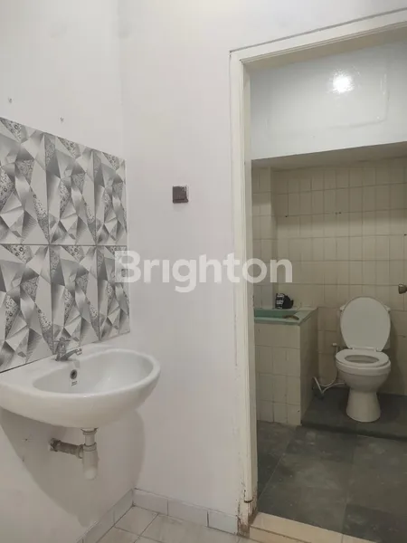 image RUMAH 160 M2 SELESAI RENOVASI NEGOTIABLE  (4)