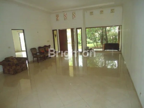 image RUMAH PONDOK LABU PINANG RAYA ASRI JAKARTA SELATAN BESAR LT 907M2, LB 300M2, SHM, AREA BISNIS DAN KOMERSIL JALAN UTAMA (7)