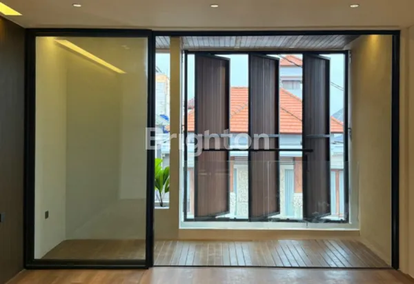 image JUAL RUMAH HADAP SELATAN 2 LANTAI 4+1 KAMAR TUKAD BADUNG RENON DENPASAR (8)