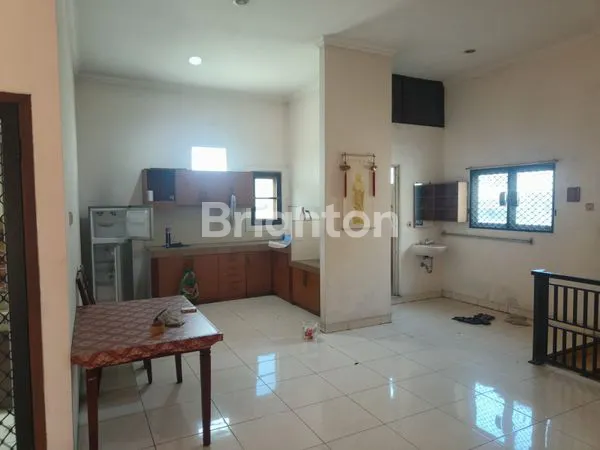 image RUMAH 2 LANTAI SEMI FURNISHED VILLA TAMAN BANDARA TANGERANG  (3)