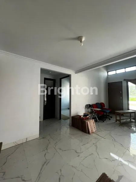 image RUMAH MEZZANINE DI CLUSTER PINGGIR JALAN RAYA DEKAT STASIUN (4)
