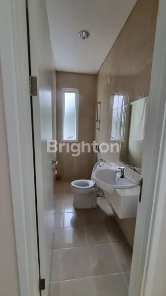 image DISEWAKAN RUMAH VANYA PARK (8)