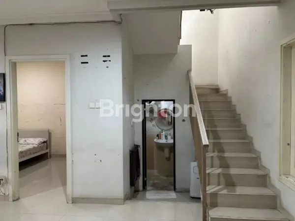 image RUMAH CENTRAL PARK MINIMALIS SIAP HUNI STRATEGIS (2)