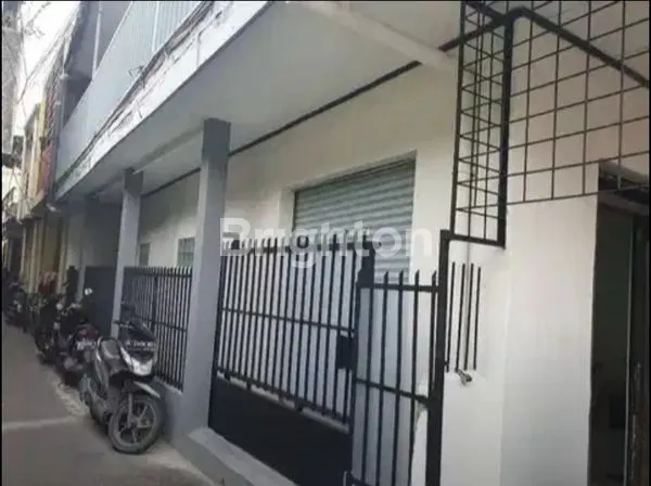 image RUMAH HOOK BARU DENGAN LOKASI STRATEGIS DEKAT PUSAT KULINER KRENDANG RAYA,COCOK UNTUK USAHA & TEMPAT TINGGAL. (2)