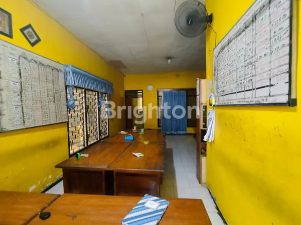 image RUMAH HOOK LUAS BAGUS UNTUK KANTOR SAWOJAJAR (4)