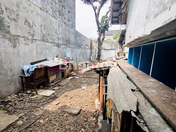 image RUMAH HOOK LUAS BAGUS UNTUK KANTOR SAWOJAJAR (2)