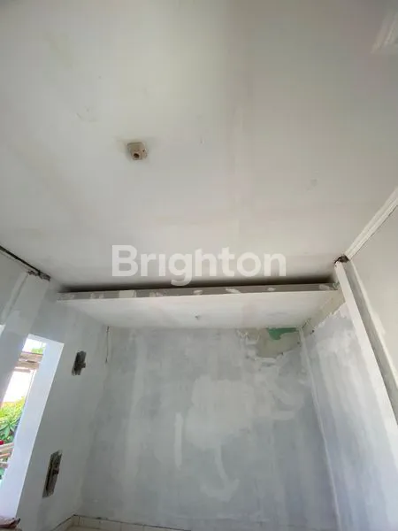 image RUMAH BAGUS DALAM TAHAP RENOVASI DALAM KOMPLEK DI BSD TANGERANG SELATAN (3)