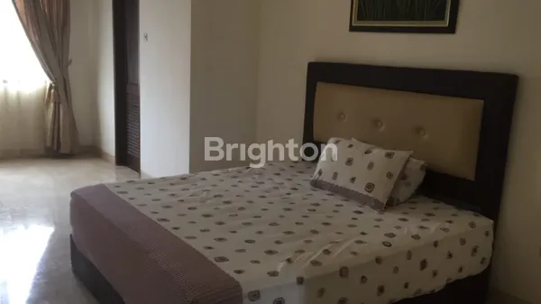 image RUMAH MEWAH PURI SRI WEDARI CIBUBUR, DEKAT LRT & TOL – ADA SPACE KOLAM RENANG! (8)