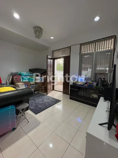 image RUMAH RENOVASI TERAWAT DI KALIDERES – CITRA 1, SHM, SEMI FURNISHED (4)