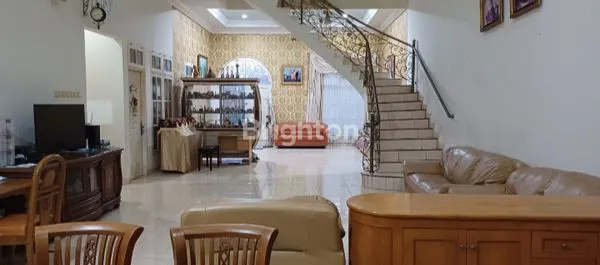 image RUMAH MEWAH SUNTER GARDEN HARGA TERJANGKAU,LOKASI BAGUS SEMI FURNISH. (2)