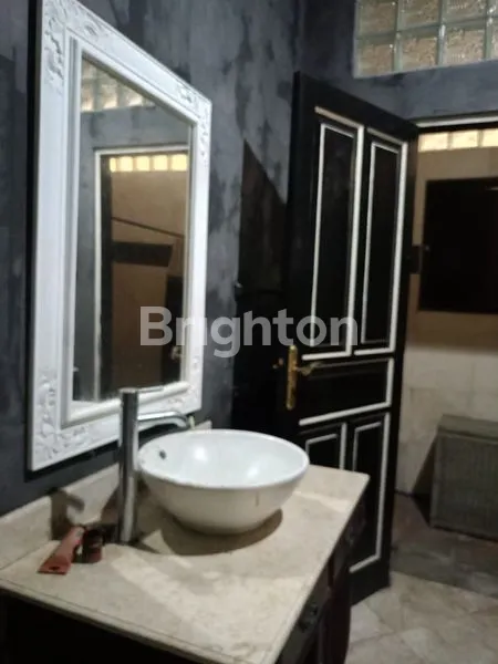 image RUMAH BESAR 2 LANTAI 4 BR 700M² DI NUSA DUA SELATAN BADUNG (6)