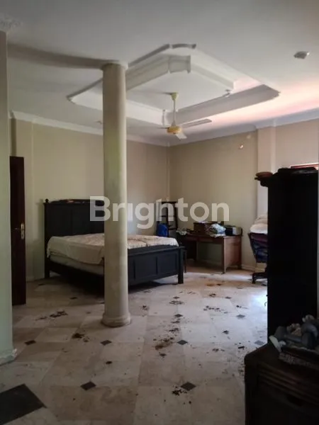 image RUMAH BESAR 2 LANTAI 4 BR 700M² DI NUSA DUA SELATAN BADUNG (7)