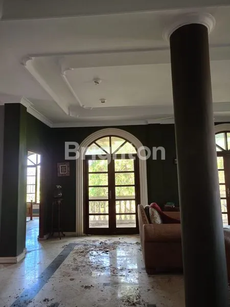 image RUMAH BESAR 2 LANTAI 4 BR 700M² DI NUSA DUA SELATAN BADUNG (2)