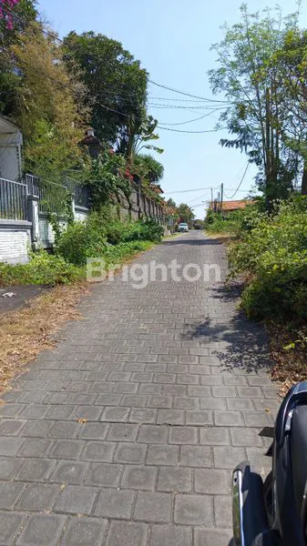 image RUMAH BESAR 2 LANTAI 4 BR 700M² DI NUSA DUA SELATAN BADUNG (8)