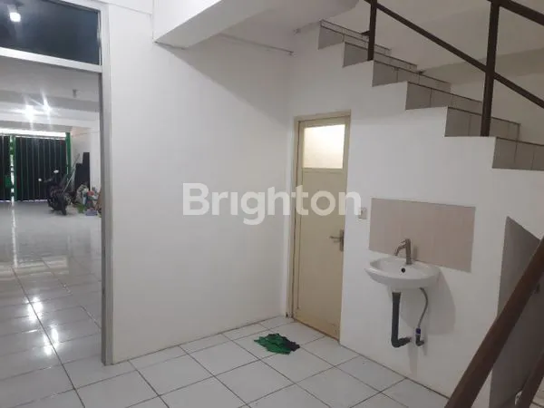 image RUKO 3 LANTAI STRATEGIS DI JL RAYA KENJERAN, BARU DIRENOVASI (3)