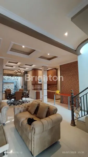 image RUMAH FURNISED 2 LANTAI TELAGA KAHURIPAN (3)