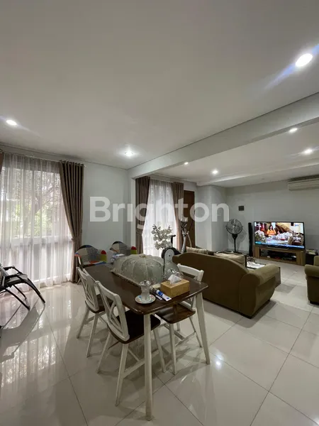 image RUMAH MODERN 3 LANTAI STRATEGIS DEKAT PINTU TOLL ANDARA JAKARTA SELATAN (4)