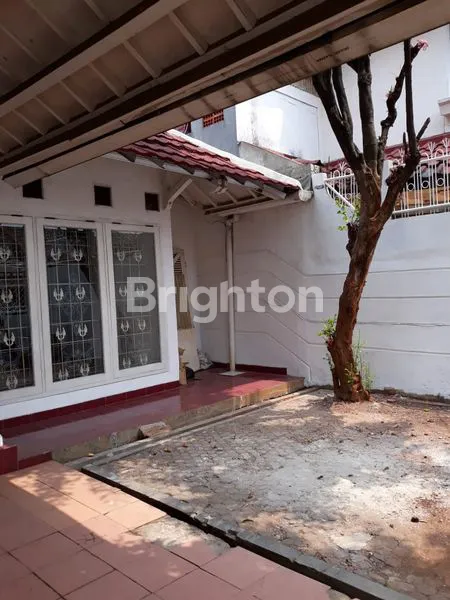 image RUMAH 2 LANTAI STRATEGIS DI KEBON JERUK, JAKARTA BARAT (6)