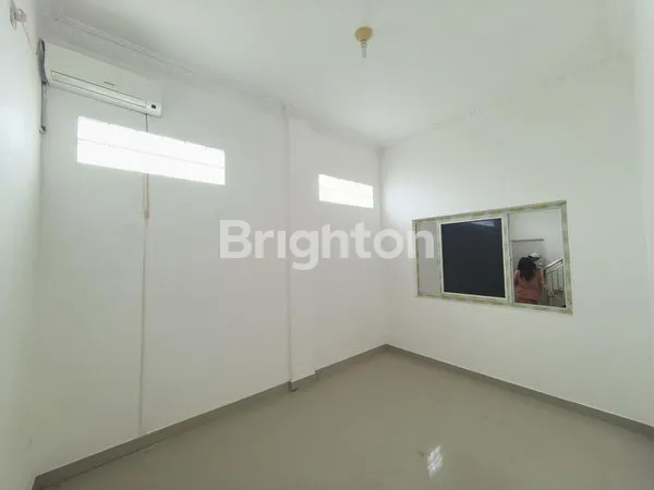 image RUKO 2½ LANTAI SEMI-FURNISHED DEKAT IRIAN SUPERMARKET (3)