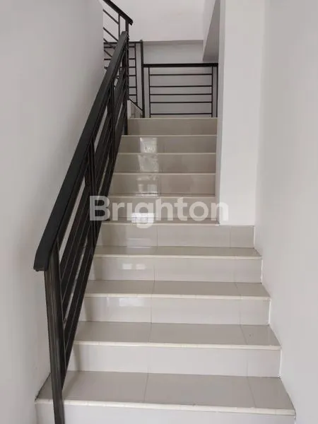 image RUKO 3 LANTAI DISEWAKAN DI JALAN HASANUDDIN, DENPASAR – LOKASI STRATEGIS\\\\N (2)