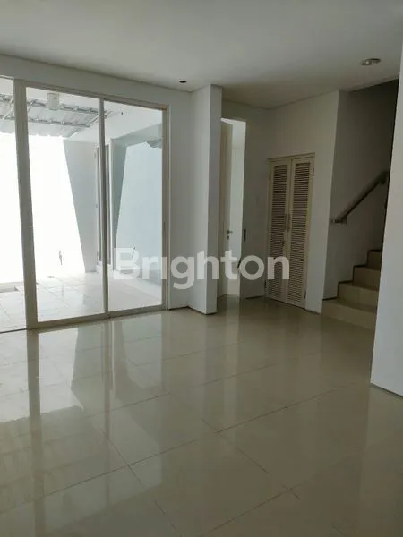 image DI JUAL MURAH RUMAH MODERN 2 LANTAI ROYAL RESIDENCE GREENWICH SHM (5)