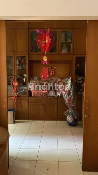 image RUMAH MEWAH 3.5 LANTAI FULL FURNISH DI CEMARA ASRI MEDAN (5)