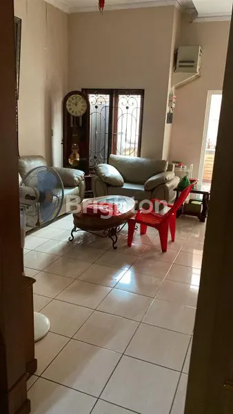 image RUMAH MEWAH 3.5 LANTAI FULL FURNISH DI CEMARA ASRI MEDAN (6)