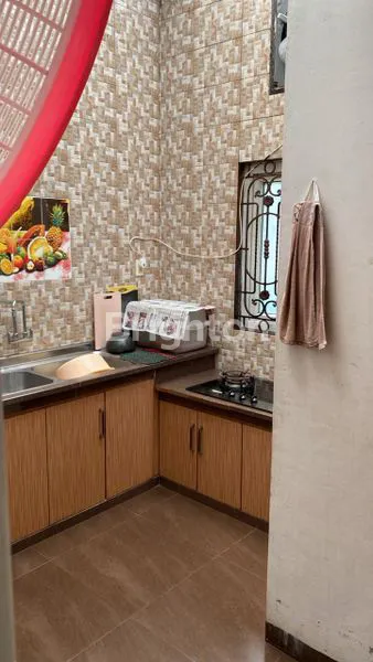 image RUMAH MEWAH 3.5 LANTAI FULL FURNISH DI CEMARA ASRI MEDAN (3)