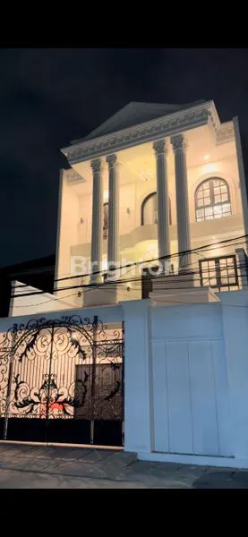 image RUMAH MEWAH 3 LANTAI BANGUNAN BARU DI JL SIAK SUKAPURA SELANGKAH KE KELAPA GADING (1)
