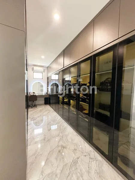 image HUNIAN EKSKLUSIF 960M² DENGAN KOLAM RENANG DI VETERAN JAKARTA SELATAN (8)