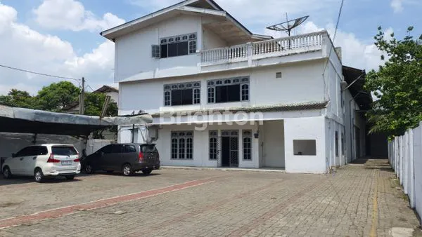 GUDANG BESAR SIAP HUNI