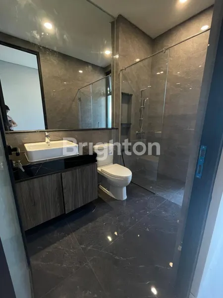 image RUMAH ELITE MEWAH BARU GRESS 3 LANTAI DI CITRALAND, CLUSTER PALING DEPAN (6)