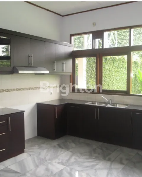 image HIDUP NYAMAN DI CIPETE: RUMAH MEWAH DENGAN KOLAM RENANG BEBAS BANJIR!  (5)