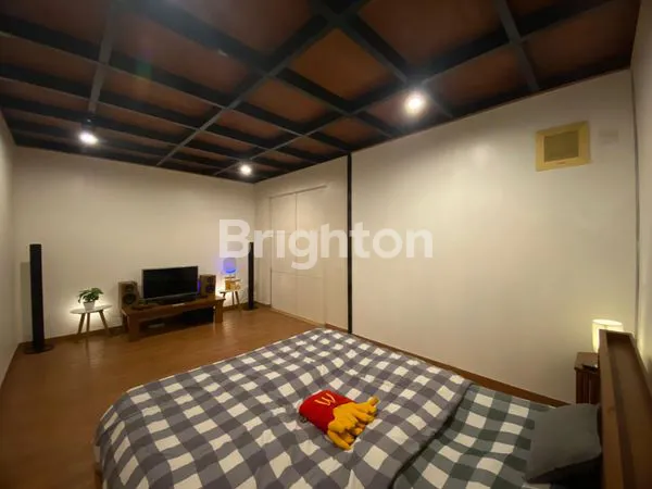 image SUPER HOT DEAL!! RUMAH MEWAH HADAP TIMUR DI JL. KOLONEL MASTURI BANDUNG – SHM, HARGA 2M NEGO (7)