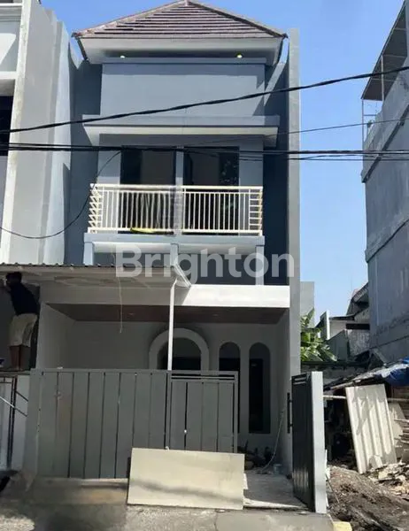 image RUMAH BATU GRESS KERTOMENANGGAL GAYUNGAN  (1)