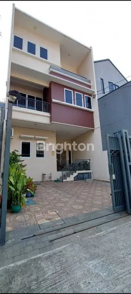 image RUMAH BAGUS 3 LANTAI DIJUAL DI SINTER (1)