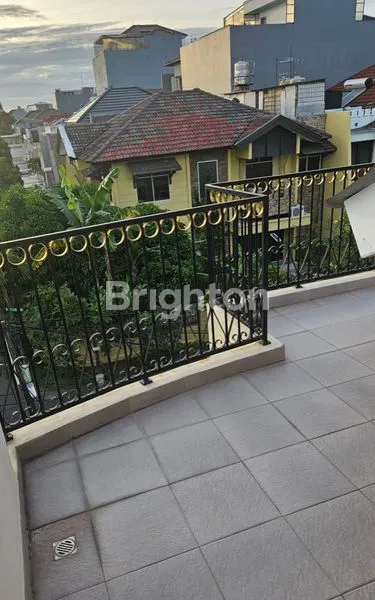 image DIJUAL RUMAH BARU RENOVASI 3 LANTAI DI KELAPA GADING JAKARTA UTARA   SIAP HUNI (8)