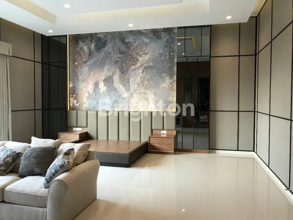 image RUMAH MINIMALIS SPLIT LEVEL MEWAH FULLY FURNISH INTERIOR CITRALAND DEKAT GWALK, PAKUWON DAN GRAHA (8)