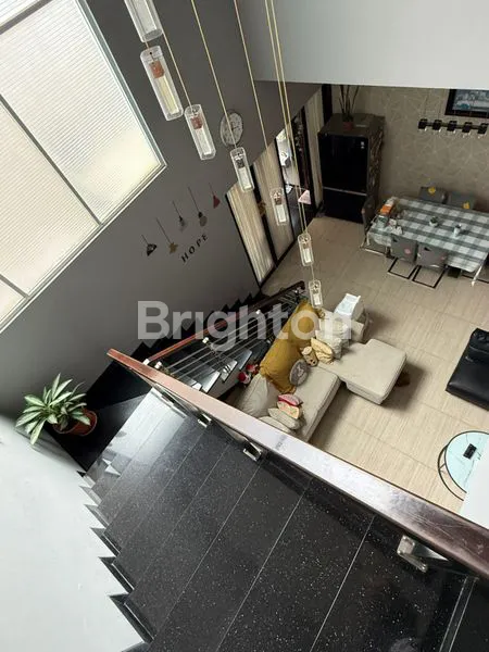 image RUMAH 2 LANTAI CANTIK SIAP HUNI SEMI FURNISHED DI SINGGASANA KOTA BANDUNG (3)