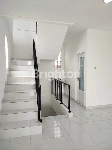 image RUKO BARU 2,5 LANTAI STRATEGIS DI CIBODAS SHM, DEKAT FASILITAS (3)