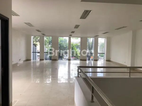 image JUAL GEDUNG 4 LANTAI DAN BANGUNAN HERITAGE, SAYAP JL. ASIA AFRIKA, BANDUNG  (2)