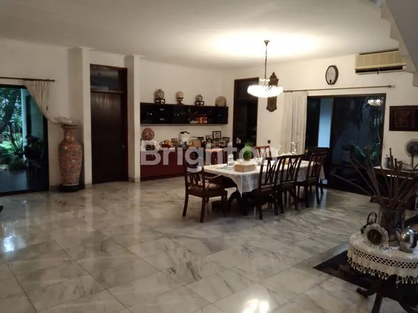 image RUMAH MEWAH 708M² DI PERMATA HIJAU DENGAN KOLAM RENANG (3)